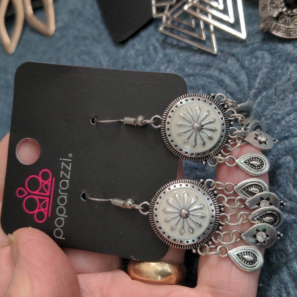 Five Pairs of New Paparazzi Pierced Earrings A153 - Picture 4 of 7